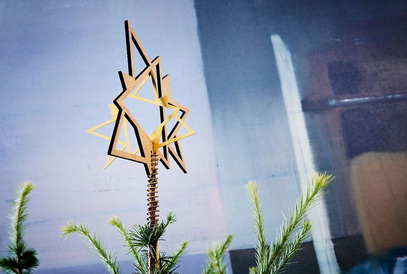 The Oak Men Twinkle Top Star - Dark Oak & Brass