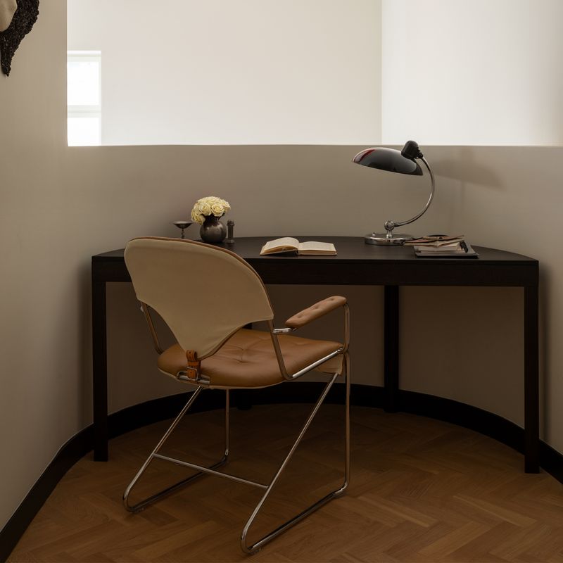Dux Sam spisestol - Naturale Camel / Chrome